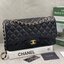 หนังแท้ CHANEL LARGE CLASSIC JUMBO HANDBAG 30cm พร้อมส่งที่ไทย Lambskin & Grained Calfskin กระเป๋าสะพายคลาสสิกใบใหญ่ หนังแท้และโลหะสีทอง/สีเงิน ภาพสินค้าถ่ายจากงานขายจริง ใช้งานต่างประเทศได้