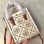 สีใหม่ล่าสุด ผู้ดีมาเลยยจ้าา จำนวนจำกัด! TORY BURCH T MONOGRAM CONTRAST EMBOSSED MINI TOTE 🥂พร้อมส่ง มาอัพลุคให้ดูดีไปพร้อมๆกัน กับกระเป๋าทรงTote ที่ไม่ว่าวันไหนๆ ใบนี้เอาอยู่เลยค่ะ