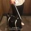 PRADA NYLON LARGE HANDBAG กระเป๋าถือหรือสะพาย Limited edition VIP Gift With Purchase (GWP) จากเคาน์เตอร์แบรนด์ วัสดุ Nylon&Polyester100% เนื้อหนาคุณภาพดี ด้านหน้าประดับโลโก้ เปิดปิดแบบซิป หูหิ้ว และสายสะพายสีดำตัดขาวดูมีดีเทล หูหิ้วสะพายไหล่ได้ ภายในกว้าง