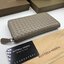 หนังแท้ BOTTEGA VENETA LONG WALLET ZIP AROUND / BV Wallet / BV Long Wallet พร้อมส่งที่ไทย กระเป๋าสตางค์ใบยาวซิปรอบ งานหนังแท้ทั้งใบ รุ่นตามหา เป็นรุ่นยอดนิยม ใช้ได้ทั้งหญิงชาย คลาสสิกหยิบมาใช้งานได้บ่อยที่สุด ใช้ทนทานได้นานภาพสินค้าถ่ายจากงานขายจริง ใช้งา