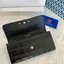 TORY BURCH Croc Long Wallet กระเป๋าสตางค์ใบยาว วัสดุหนังแกะสังเคราะห์ อะไหล่อทองโดดเด่นที่ด้านหน้า หนังเงาขึ้นรูปสวย เปิด-ปิดด้วยกระดุม ด้านในกระเป๋าแบ่งออกเป็นPatation มีช่องชิปยาวตรงกลาง มีช่องสำหรับ 6 ใบ งานสวยพร้อมส่งให้รับทรัพย์กันแล้ววันนี้