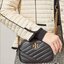 Tory Burch KIRA CHEVRON SMALL CAMERA BAG สาว ๆ ลุคคุณหนูไม่ควรพลาด Collection นี้เลยนะคะ เพราะ Kira Chevron เป็นรุ่นที่ตอบโจทย์และครองใจสาว ๆ ได้อย่างแท้จริง