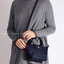 LONGCHAMP LE PLIAGE NÉO TOP HANDLE BAG XS คอลเลคชั่นสุดพิเศษจากลองฌอมป์ มีดีไซน์ที่เรียบหรูและคลาสสิก แฝงด้วยลูกเล่นแบบเฟมินีน แถมยังมีน้ำหนักเบาอย่างไม่น่าเชื่อ มาพร้อมกับหูจับกระเป๋าคู่และฝาปิดแบบกระดุม กระเป๋าถือใบนี้สามารถใช้ถือแบบทั่วไป มีสายสะพายถอด