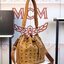 หนังแท้ M.C.M Essential Visetos Original Drawstring Small Cognac / M.C.M Aren Drawstring Bag in Visetos Original กระเป๋าสะพายทรง bucket ขนาดน่าใช้ ภายในเป็นช่องโล่งกว้าง จุของได้เยอะ งานหนังแท้ทั้งใบ ใต้กระเป๋ามีหมุดรองฐานอย่างดี ช่วยถนอมกระเป๋า สายสะพายส