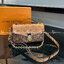 LV Pochette Métis East West กระเป๋าสะพาย พร้อมสายโซ่สีทองสำหรับสะพายไหล่แบบสั้นอย่างมีสไตล์ และสายหนังถอดได้ กระเป๋า Monogram แคนวาส แต่งขอบหนัง และตัวล็อกแบบ S-lock อันเป็นเอกลักษณ์ ของความหรูหรา พร้อมส่งที่ไทย ภาพถ่ายจากงานขายจริง ใช้งานต่างประเทศได้