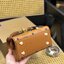 M.C.M MINI HERITAGE SATCHEL IN VISETOS **รอบราคาพิเศษต่ำกว่าทุน** รุ่นหายาก กลับมาให้จับจองกันแล้วจ้า กระเป๋าถือ/สะพายทรงสวยสุดแซ่บ มีดีเทลความงามมากมายในหนึ่งเดียว ความพิเศษคือตัวล็อคกุญแจและพวงหนังห้อยสุดหรู