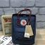 Kanken backpack รุ่น Classic แบรนด์ดังจากสวีเดนที่นิยมกันมากในหมู่วัยรุ่น กระเป๋าเป้ที่มีน้ำหนักเบา แต่มีความทนทาน และช่องว่างต่างๆมากขึ้น มีซิปหน้าสำหรับใส่ของกระจุกกระจิก และหูหิ้วทั้งด้านหน้าและด้านหลัง สำหรับการหิ้วถือได้สะดวก ใส่มินิไอแพค กระเป๋าสตาง