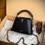 LV Capucines East-West Mini Bag กระเป๋าถือสุดหรู ดีไซน์สวยสีดำคลาสสิค ไซส์มินิดีงามม้ากกกก!! มาพร้อมหูจับในตัว ด้วยรูปทรงวินเทจ ทำให้ไอเท็มนี้สะกดทุกสายตาจริงๆ