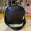 COACH COACH FLIGHT SHOULDER BAG IN SIGNATURE ลายซี ทรงคลาสสิคเท่ๆ รุ่นที่หลายๆคนตามหา กระแสตอบรับดีมาก ด้านหน้าและหลังมีช่องกระเป๋าใช้งานได้จริง ห้อยป้ายหนังโลโก้แบรนด์ ตัวจับซิบปั๊มแบรนด์ ด้านในกว้างมีช่องกระเป๋าให้อีก สายปรับระดับได้ ขอบอกเลยตัวหนังดีมา