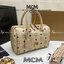 M.C.M ESSENTIAL BOSTON BAG IN VISETOS Small 23 Handbag มาพร้อมสายสปอร์ต กระเป๋าถือ/สะพายข้าง ทรงหมอน สวยโดดเด่น ทรงสวยยอดนิยม มาพร้อมพวงหนังห้อย และสายรัดเก็บหูจับ วัสดุหนังแคนวาสคุณภาพดี เปิด-ปิดด้วยซิป ภายในโล่งกว้าง ใส่ของได้เยอะ กระเป๋าสตางค์ โทรศัพท์