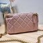 Chanel camellia vanity case bag พลาดไม่ได้เลยกับคอลสุดแซ่บ ดีไซน์ใหม่ 2023 นอกจากความคลาสสิคของรูปทรง ตัวอะไหล่ก็ยังปรับเพิ่มดีเทลความหรู ด้วยการใช้รูปดอกคามิเลียเอกลักษณ์มาเป็นตัวชูความแพง