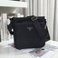 PRADA Re-Nylon logo-plaque messenger bag พร้อมส่งรุ่นใหม่ จากแบรนด์Prada ทรง Messenger ทรงยอดฮิตของคุณผู้ชายเลยค่ะ วัสดุทำจากผ้าNylon อย่างหนา กันน้ำได้คะ มีโลโก้แบรนด์อยู่ข้างหน้า ตัวกระเป๋าอยู่ทรง อะไหล่เงินทั้งใบ ด้านในบุผ้าลายแบรนด์อย่างดี เปิดปิดด้วย