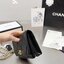 CHANEL Trendy CC Woc Bag กระเป๋าทรงสะพายข้าง Woc ที่กำลังมาแรงมาในตอนนี้ โดดเด่นด้วยแผ่นโลหะคาดสีทองสวยอร่ามหรูหรา สามารถเป็นได้ทั้งกระเป๋าคลัช กระเป๋าสะพายข้างได้ในใบเดียว มาพร้อมสายคล้องโซ่สลับหนังให้ลุคหรูๆ ในใบเดียว รีบคว้าด่วนค่ะ!!