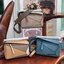 Loewe Puzzle Bag In Classic กระเป๋าทรง Puzzle นี้ออกแบบโดย Jonathan Anderson โดยได้รับแรงบันดาลใจในการออกแบบมาจากรูปทรงของลูกรักบี้ ดังนั้น จึงจะเห็นได้ว่าการตัดเย็บและรูปทรงของกระเป๋านั้นคล้ายคลึงกับลูกรักบี้ รูปทรงดูมินิมอลไม่ทิ้งคอนเซ็ปต์ของแบรนด์ สามา
