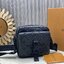 TOP ORI หนังแท้ | LV Getaway Messenger Bag กระเป๋าสะพายทรงแมสเซนเจอร์ ขนาดกะทัดรัดเพรียวบางตอบโจทย์การใช้งานเป็นได้ทั้งกระเป๋าเพาช์และกระเป๋าแมสเซนเจอร์ งานหนัง Monogram Shadow ผสานการประทับลาย Monogram อย่างกลมกลืน