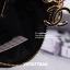 Chanel VIP Gift Coin Keychain Wallet สินค้าใหม่ สวยหรู น่าใช้ฝุดๆ กับสินค้าสมนาคุณ VIP Gift ดีเทลสวยโดดเด่น วัสดุหนังลายคาร์เวีย แต่งลายตารางรอบใบ เปิดปิดด้วยซิป หัวซิปอะไหล่โลโก้แบรนด์ มาพร้อมสายคล้องมือโซ่ร้อยหนัง รุ่นนี้ขนาดกำลังดี พกพาสะดวกมาก สามารถใ