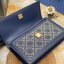 Medium Tory burch t monogram jacquard shoulder bag คอลเลคชั่น T Monogram สำหรับคอลเลคชั่นฤดูใบไม้ผลิ 2021 เราสร้างสรรค์ลายโมโนแกรมที่ได้รับแรงบันดาลใจมาจากลวดลายการถักทอผ้าห่มของชาว Pennsylvania Dutch แบบดั้งเดิม เป็นการเฉลิมฉลองโลโก้สุดไอคอนนิคของแบรนด์ 