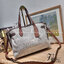 COACH CH189 HANNA CARRYALL น้องใหม่ เรียบหรู ดูแพง กับกระเป๋าถือ/สะพายทรงสวย โทนสีคลาสสิค ดีไซน์ตกแต่งสายคาดจับจีบข้างกระเป๋าเพิ่มดีเทล มาพร้อมหูจับในตัว