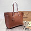 Burberry Check Leather Medium Tote / Burberry Tote Bag กระเป๋าช้อปปิ้งทรงโท้ท ใบใหญ่ หน้าติดอะไหล่แบรนด์สีทอง ช่องกว้างใช้งานง่าย ใส่ของได้เยอะเลยค่ะโดดเด่นด้วยลวดลายคลาสสิก วัสดุผ้าแคนวาส ภายในโล่งกว้างมาก ใส่ของได้สบาย หิ้วไปเที่ยวต่างจังหวัด สะพายไปต่า
