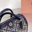 TORY BURCH FACTORY MONOGRAM JACQUARD BOSTON BAG กระเป๋าถือหรือสะพายรุ่นใหม่ล่าสุดจาก TORY BURCH FACTORY วัสดุ Woven Jacquard & Leather ในลาย Jacquard คงเอกลักษณ์แบรนด์สวยอยู่ทรงดีไซน์โดดเด่นทรง Boston เปิดปิดด้วยซิปคู่สะดวกใช้ขนาดกำลังดีใส่กระเป๋าสตางค์ยา