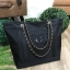Chanel Beaute Black Sequin Shopping Bag VIP Gift With Purchase (GWP) กระเป๋าสะพายทรง Shopping VIP. gift & Limited Edition ของแท้นำเข้าจากเคาน์เตอร์ Chanel Beaute ใบใหญ่กำลังดี ประดับเลื่อมสีดำ โลโก้ CC ทั้ง 2 ด้าน เปิดปิดด้วยกระดุมแม่เหล็ก มาพร้อมสายโซ่ทอ