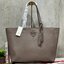 Tory burch mcgraw tote Bag หากเอ่ยถึงกระเป๋าทรง Tote Bag ที่สามารถบรรจุของได้หลากหลาย อีกทั้งยังมีดีไซน์อันเป็นเอกลักษณ์ Tory Burch เองเป็นอีกแบรนด์หนึ่งที่มีหลายตัวเลือกให้สาวๆได้หยิบชม แนะนำสำหรับรุ่น mcgraw แบบสาวๆที่ชอบใบใหญ่ใส่ของได้แบบจุใจ มีสายกระเ