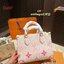 พร้อมส่ง 2 ไซส์ 2 สี โทนพาสเทล 💖💖 LV OnTheGo Leather Handbag / LV Tote Crossbody Bag กระเป๋าทรงโท้ทเวอร์ชั่นดั้งเดิม งานหนังเต็มใบ โทนสีพาสเทลละมุน ปั้มโลโก้ไล่สีเป็นเอกลักษณ์