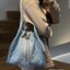 ORI หนังแท้ | 30cm CHANEL 25 Denim Handbag กระเป๋าสะพายทรงโฮโบเดนิม คอลใหม่ล่าสุด ต้อนรับฤดูกาล SPRING-SUMMER 2025 รูปทรงใช้งานได้จริง จุของได้ ถือเก๋ๆ เอวี่เดย์ลุค