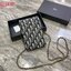 DIOR Phone Bag / DIOR Vertical Saddle Pouch Blue Dior Oblique Jacquard กระเป๋าใส่โทรศัพท์เอกลักษณ์ของความหรู สายสะพายโซ่อะไหล่ทองสวยงาม ด้านหน้าโดดเด่นด้วยซิกเนเจอร์แบรนด์ เป็นอีกหนึ่งรุ่นที่ดาราเชเลปใช้กันเยอะ แนะนำค่ะ