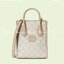 หนังแท้ GUCCI Mini tote bag with Interlocking G พร้อมส่งที่ไทย Beige and white GG Supreme canvas เกรดออริจินอล ภาพสินค้าถ่ายจากงานขายจริง ใช้งานต่างประเทศได้ The mini tote bag is complete with an oatmeal leather trim and an Interlocking G tag.