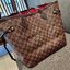 LV 2IN1 TOTE SET กระเป๋าสะพายไหล่ใบใหญ่ทรง tote มาพร้อมใบลูก คลาสสิคที่สุด เป็รอีกรุ่นที่มีคนใช้กันทั่วบ้านทั่วเมือง ฮิตแบบไม่ต้องพูดเยอะ วัสดุหนังแคนวาสปั๊มลายเต็มใบ ปากกระเป๋ามีหูเกี่ยว ด้านข้างมีหนังรูดเก็บทรงได้ ภายในโล่งกว้างมากๆ มีช่องซิปแยกให้ ใบเล