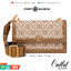 สีใหม่ Hazelnut Medium Size TORY BURCH T Monogram jacquard shoulder bag คอลเลคชั่น T Monogram สำหรับคอลเลคชั่นฤดูใบไม้ผลิ 2021 เราสร้างสรรค์ลายโมโนแกรมที่ได้รับแรงบันดาลใจมาจากลวดลายการถักทอผ้าห่มของชาว Pennsylvania Dutch แบบดั้งเดิม เป็นการเฉลิมฉลองโลโก้