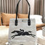 LONGCHAMP ESSENTIAL TOILE SHOULDER BAG L ECRU วัสดุ Cotton Canvas & Grained cowhide คอลเลคชั่นใหม่ ฮิตสุดๆในเหล่าดาราเซเลป ด้วยดีไซน์สวยขนาดกำลังดีเนื้อหนาอยู่ทรง น้ำหนักเบา
