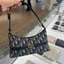 DIOR 30 MONTAIGNE CIGALE MINI BAG ใหม่ล่าสุด กับกระเป๋าสะพายโฮโบมินิไซส์ ที่ไม่ได้เล็กอย่างที่คิด เพราะใบนี้สามารถใส่ของสำคัญได้ครบ ดีไซน์สวยคลาสสิค เรียบแต่โก้ น้อยแต่หรูหรา ใช้งานด้วยซิปรูดใช้งานง่าย