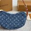 LV Croissant MM Monogram Denim Bag Washed Blue กระเป๋าทรงโค้งมนคล้ายครัวซองต์ สวยชิคฉ่ำก่อนใคร ด้วยดีไซน์สุดเก๋แบบทำถึง เพิ่มดีเทลน่าใช้ด้วยใบลูก ที่แยกออกมาใช้ได้