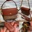 COACH CASSIE CROSSBODY 19 IN SIGNATURE BAG 💋สวย คลาสสิค ดูดีมีระดับมากๆค่ะ!! กระเป๋าแบบหิ้วได้//คล้องไหล่ได้//สะพายข้างหรือครอสบอดี้ร์ได้ วัสดุหนังแท้ทั้งใบอย่างดีค่ะ เปิดปิดกระเป๋าแบบหมุนล็อค ภายในแบ่ง3ช่อง แต่ละช่องกว้าง สามารถใส่กระเป๋าเงินใบกล