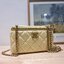Chanel camellia vanity case bag พลาดไม่ได้เลยกับคอลสุดแซ่บ ดีไซน์ใหม่ 2023 นอกจากความคลาสสิคของรูปทรง ตัวอะไหล่ก็ยังปรับเพิ่มดีเทลความหรู