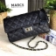 MARCS WOMAN QUILTED CHAIN SHOULD BAG BEST SELLER! ดีไซน์ยอดนิยมสุด classic กระเป๋าสะพายหนังคาเวียร์ อยู่ทรง เดินเส้นลายตารางสวยหรูสไตล์ Chanel เปิดปิด ด้วยตัวล็อคบิด พร้อมฝาปิดกระดุมแม่เหล็ก มีช่องใส่ของ หลายช่องทั้งบริเวณด้านหน้า, ฝาปิด ภายในกว้าง และจุ 