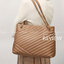 Tory Burch Kira chevron tote bag กระเป๋าทรง Tote สุดหรู ใบใหญ่ จุของได้เพียบ! วัสดุหนังแท้(Geniune Leather) หนังนิ่ม นุ่มมือมากกก มาพร้อมสายสะพายไหล่ต่อโซ่สลับหนัง อะไหล่ทองทั้งใบ ด้านข้างมีกระเป๋าเพิ่มทรงได้ ด้านในเปิดปิดด้วยกระดุมแม่เหล็ก มีช่องแบ่งใส่ข