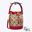 Mini : Tory Burch T Monogram Embroidered Mini Bucket Bag Hazelnut กระเป๋าทรงถังขนาดเล็ก เป็นแพทเทิร์นคลาสสิคที่ได้รับแรงบันดาลใจจากการควิลท์แบบดั้งเดิมของเพนซิลเวเนีย คอลเล็คชั่นบอกเล่าความมีสไตล์เหนือกาลเวลา ลายดอกกุหลาบสีแดงลายปักษ์ วัสดุผ้าสว๊อตซ์วินเท