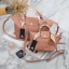 สีมาใหม่ค่า 🐼New arrival! KEEP ทรง longchamp รุ่น Duo Sister - สี signature brand เลยค่า Nude Pink น่าร้ากกกกกมากค่า ตัวกระเป๋าหนังแกะสังเคราะห์ ลายหนังสวยมากๆคะ นิ่ม สุดๆ รุ่นนี้ จะมี 2 ขนาด คือ mini และ basic ไซด์