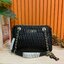 ของแท้ แท้ 100% GUESS CROSSBODY BAG กระเป๋าถือหรือสะพาย ขนาดกำลังดี วัสดุ pu. faux leather หนังนิ่ม นุ่มมาก สวยอยู่ทรง
