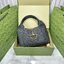 หนังแท้ | Gucci Softbit medium top handle bag โฉมใหม่ล่าสุด กับกระเป๋าสะพายรูปทรงใหม่เรียบหรูด้วยหนังลายเกรน ตกแต่งอะไหล่ Horsebit ครึ่งรูปขนาดใหญ่ด้านหน้าสวยหรูโดดเด่น สวยผู้ดี ดารา เซเลปใช้กันเพียบ