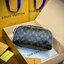 LV Dopp Kit Toilet Pouch / LV Clutch Bag กระเป๋าถือทรงพอชหรือคลัช แบบคลาสสิกสวยงามเป็นเอกลักษณ์ มีหูหิ้วพกพาสะดวก