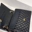 CHANEL MAXI CLASSIC 13.5" กระเป๋าสะพายทรงคลาสสิคใบใหญ่ จุของได้เยอะมากๆ งานสวยหรูมาแต่ไกล สวยงามไม่ผิดหวังค่ะ