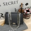Pedro Velvet Tassel shoulder Bag รุ่นใหม่ชนช้อป!! จากแบรนด์ในเครือ charles&keith กระเป๋าสะพายข้างทรงกล่อง ตั้งอยู่ทรง สายสะพายโซ่ร้อยหนัง อะไหล่ทองทั้งใบ ด้านข้างประดับพู่สุดหรูสามารถสะพายได้ทั้งสายเดี่ยวและสายคู่ ภายในมีช่องซิปแยก สามารถใส่กระเป๋าสตางค์ท