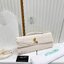 BOTTEGA VENETA Andiamo Clutch Top handle กระเป๋าถือทรงคลัช ดีไซส์สานสวยเก๋เป็นเอกลักษณ์ เรียบหรูที่แท้จริงต้องยกให้แบรนด์นี้เลยค่ะ ใช้ได้ทั้งชายหญิง ให้ความคล่องตัวเป็นไอเท็ม everyday bag ได้เลย