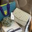 Tory Burch Robinson Printed Convertible Shoulder Bag กระเป๋าสุดคลาสสิค Collection นี้เหมาะกับสาว ๆ วัยรุ่นเป็นพิเศษ ด้วยโทนสีสดใสที่ทางแบรนด์ได้ดีไซน์ออกมาอย่างพิถีพิถัน สามารถตอบโจทย์สาว ๆ ที่มีคาแรคเตอร์หวาน สดใส และร่าเริงได้อย่างแท้จริงอีกทั้งลายโซ่ยั
