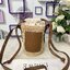 Loewe Bucket Bag / Loewe raffia and hemp bucket bag วัสดุ Textile Canvas & CalfSkin เป็นการนำวัสดุธรรมชาติมาสังเคราะห์หรือทอจนเป็นเนื้อเดียวกันคล้ายงานสาน มีความวินเทจในตัว น้ำหนักเบา ดูแลรักษาง่าย เหมาะกับยุคสมัยที่เข้ากับธรรมชาติและต้องการความคล่องตัว เ
