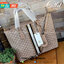 ของแท้ 💯% Tory Burch Gemini Link Canvas Small Tote กระเป๋าสุดปังจากทอรี่ เบริช์(Tory Burch) อย่างเจมิไนลิงค์ ในทรง tote bag ซึ่งผลิตจากผ้าใบเคลือบผิวด้าน มีเอกลักษณ์โดดเด่นที่ลายทางตรงกลาง